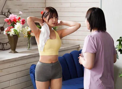 Cô nàng tập yoga nóng bỏng tập yoga xong bị nện trên thảm
