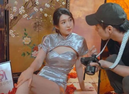 Anh thợ chụp ảnh có duyên nện cô nàng người mẫu nóng bỏng